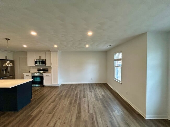 Building Photo - 3001 Guenevere Dr