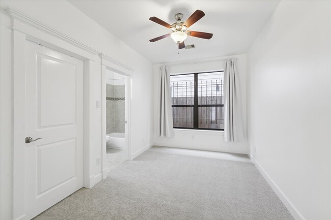 Building Photo - 830 W 19th St