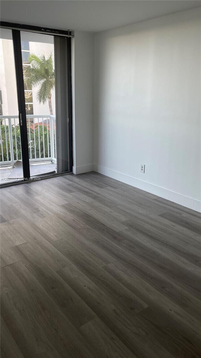 Building Photo - 1440 Brickell Bay Dr