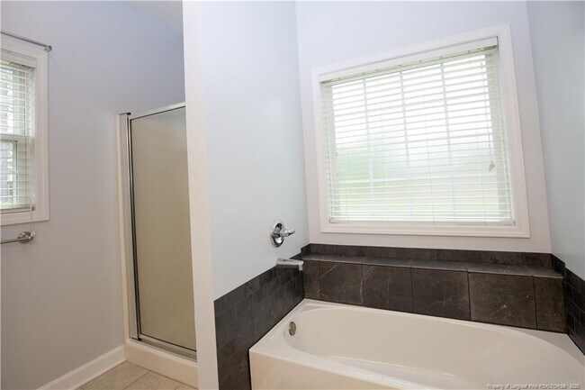 Building Photo - 110 Willow Creek Ln