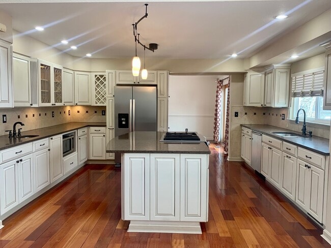 Building Photo - 7154 S Acoma Way