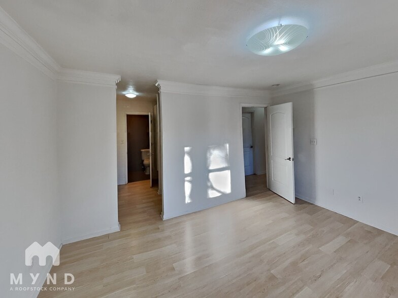 Building Photo - 7992 Shady Oak Trail