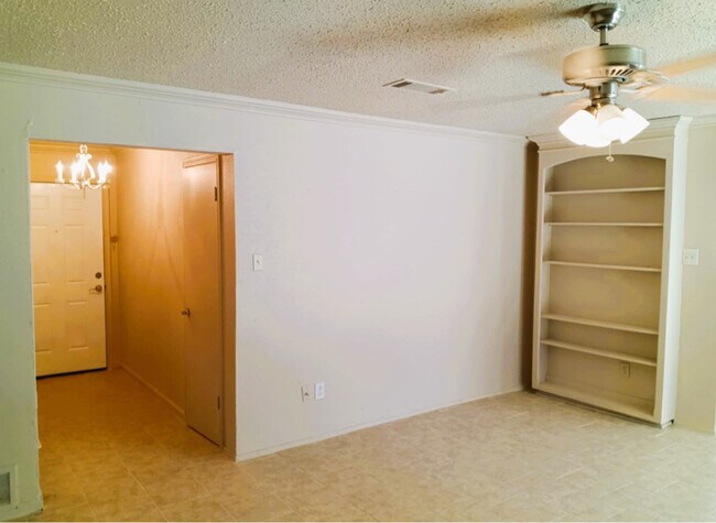 Building Photo - 1112 Autumn Oak Dr