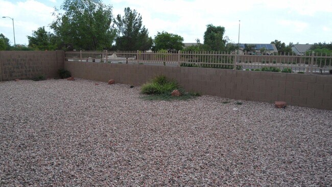 Building Photo - 16377 W Cottonwood St