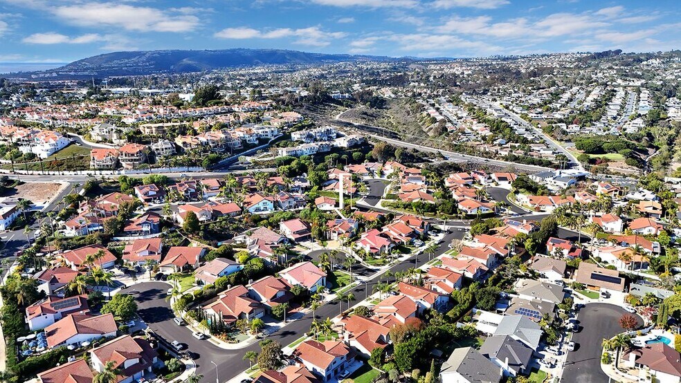 Building Photo - 25151 Via Playa