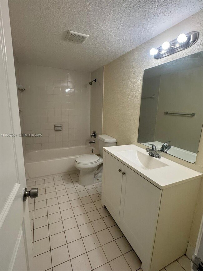 Building Photo - 15205 NE 6th Ave