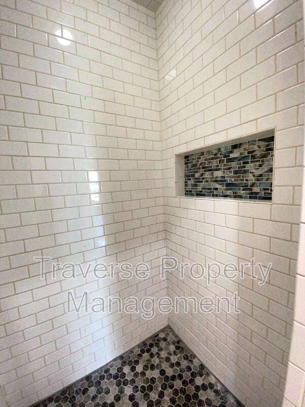Building Photo - 5509 Wellesley Ave