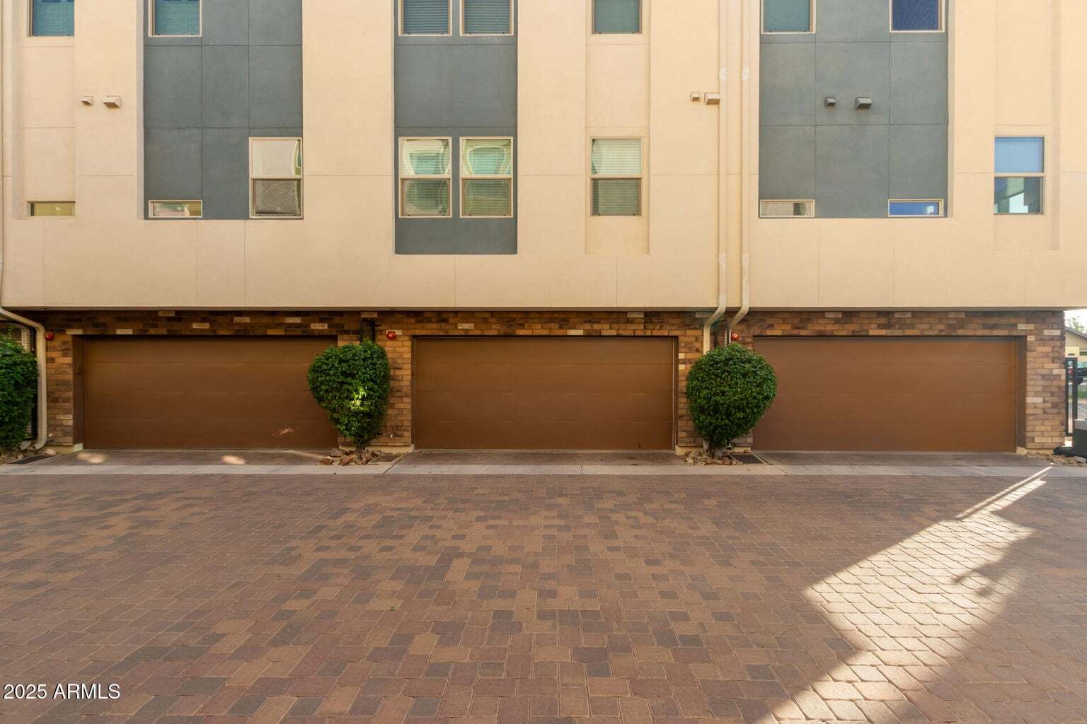 Building Photo - 820 N 8th Ave
