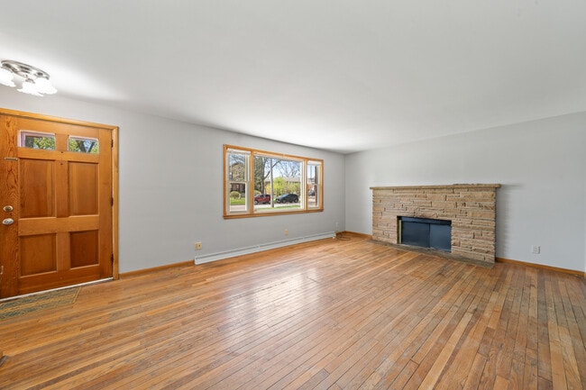 Building Photo - 11 S Church St