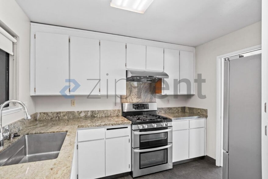 Building Photo - Unit