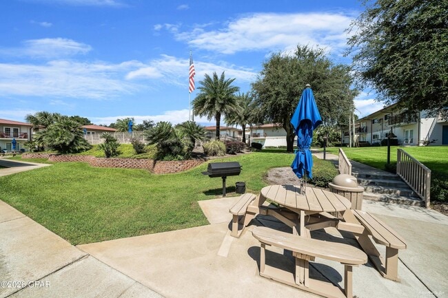 Building Photo - 2100 W Beach Dr