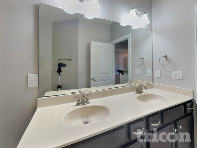 Building Photo - 2312 Joneshurst Wy