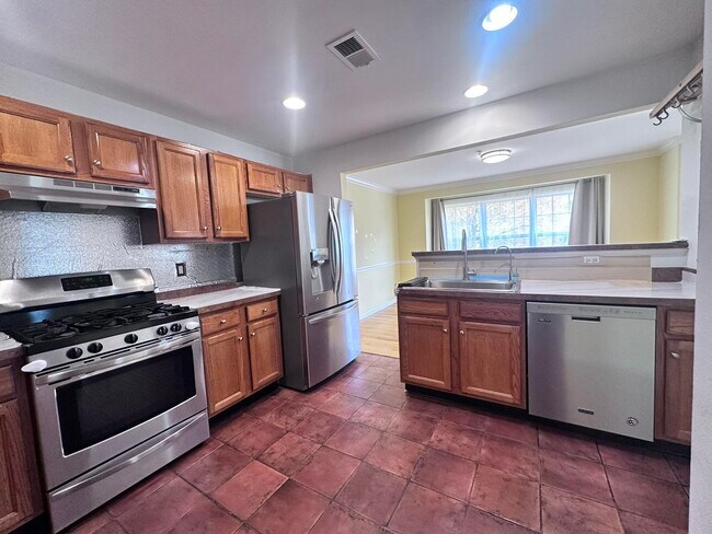 Building Photo - 2 ELCO Ct