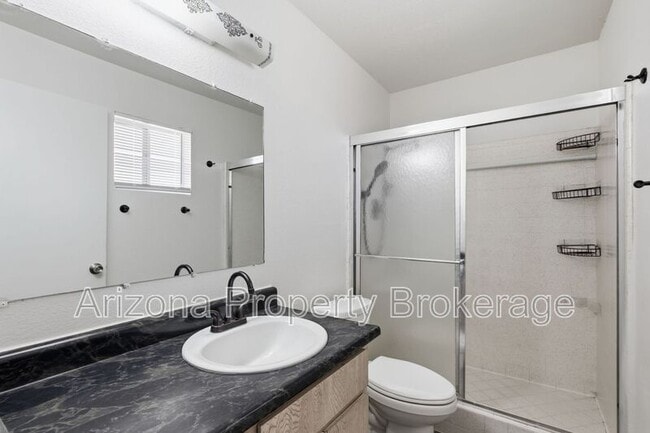 Building Photo - 2106 E Evergreen St