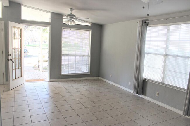 Building Photo - 3113 Fritz Hughes Park Rd