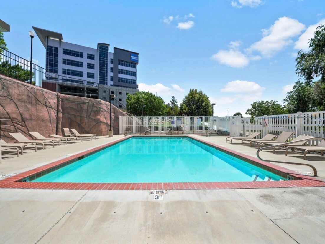 Building Photo - 175 Albion Village Way