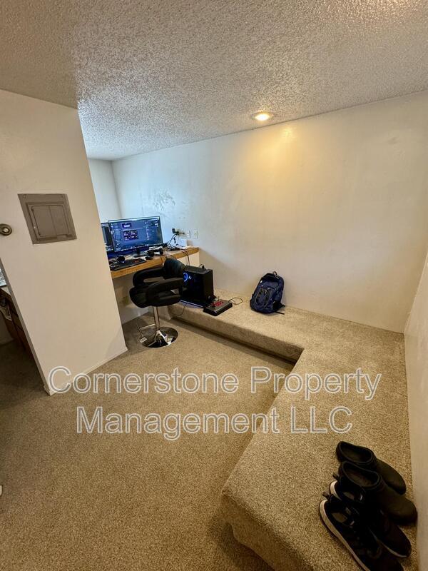 Building Photo - 913 Michigan St