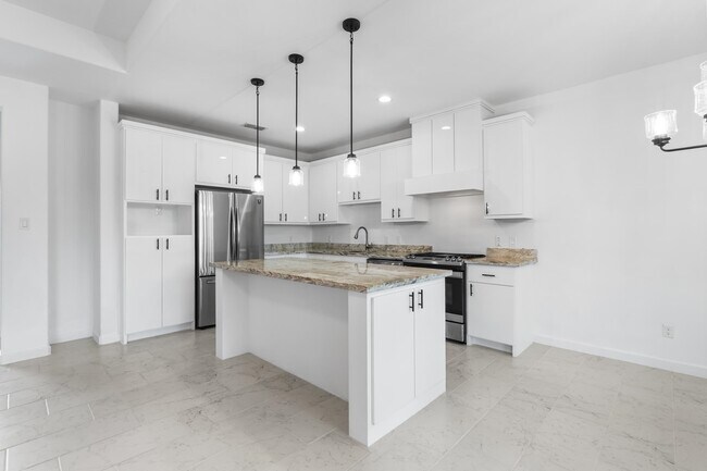 Building Photo - 905 Rotonda Ln