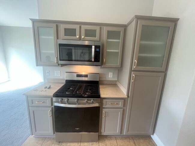 Building Photo - 2 bedroom 2 bath condo Gated community Nor...