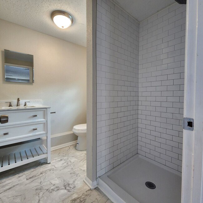 Building Photo - 3/2 Corner Lot Home