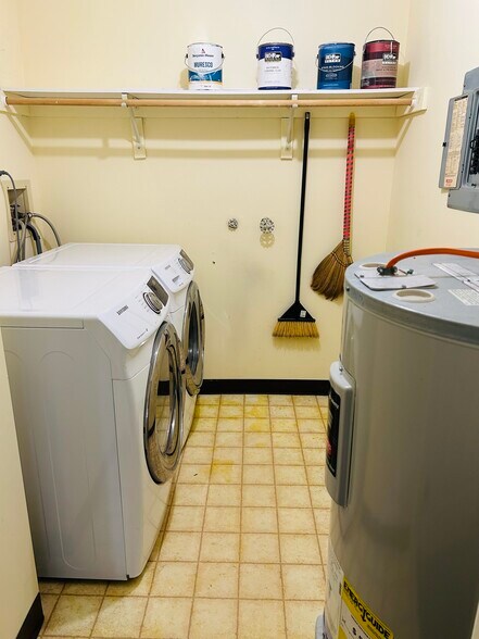 Building Photo - 1914 Aspen Dr