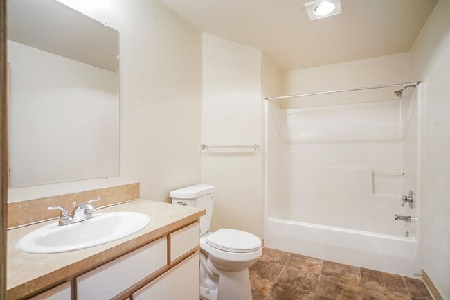 Building Photo - Save $1200 !! Ask us HOW ! -- Live by the Lake-- Quiet Corvallis Living