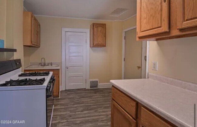 Building Photo - Adorable Single Family Home - 3 bedroom/1 bathroom!