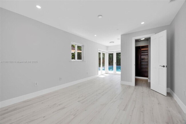 Building Photo - 8303 Old Cutler Rd