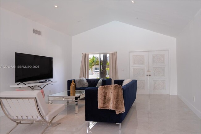 Building Photo - 2555 NE 202nd St