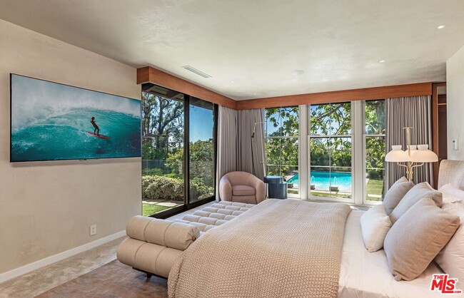 Building Photo - 400 Toyopa Dr