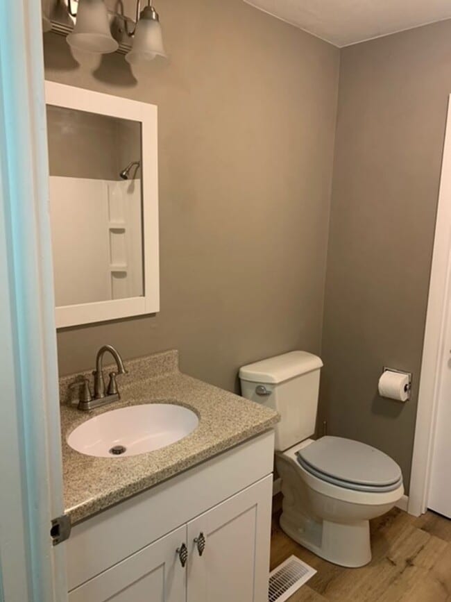 Building Photo - River Front Home in Elkhart IN, lawn care included.