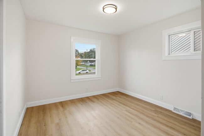 Building Photo - 1547 E Atherton Rd