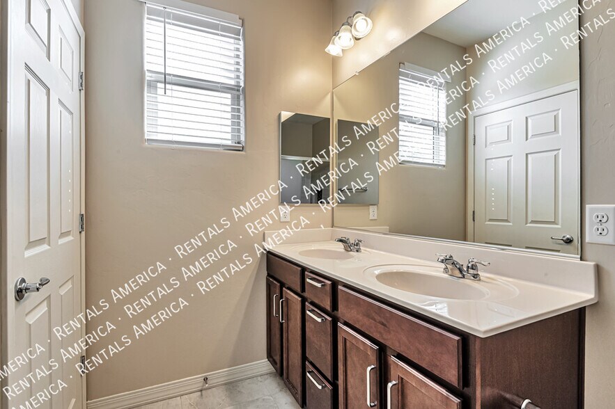 Building Photo - 8680 N Rome Ct