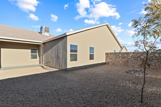 Building Photo - 4027 Apache Pine Pl