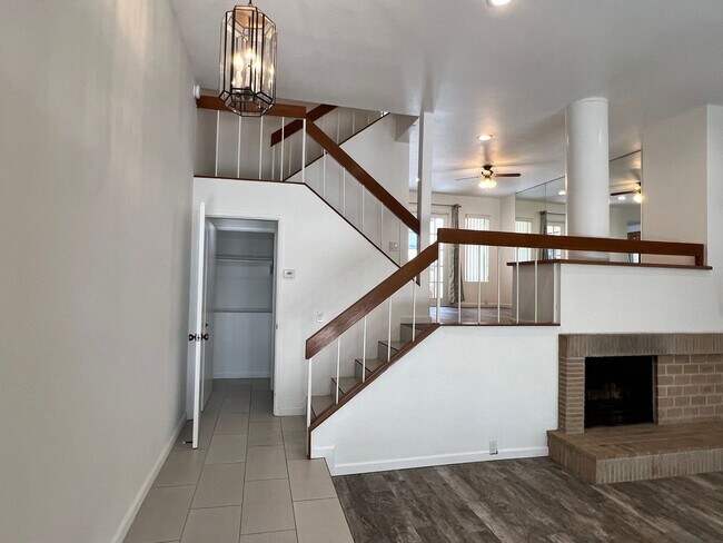 Building Photo - Spacious 2 Bedroom 2-1/2 Bathroom Townhome with 2-car garage in La Jolla near UCSD