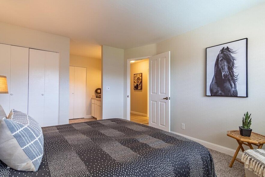 Master Bedroom - 870 Park Ave