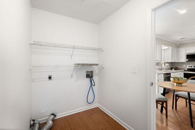 Building Photo - 2028 Wild Flower Ln