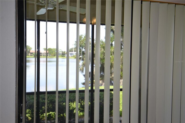 Building Photo - 209 Woodlake Wynde