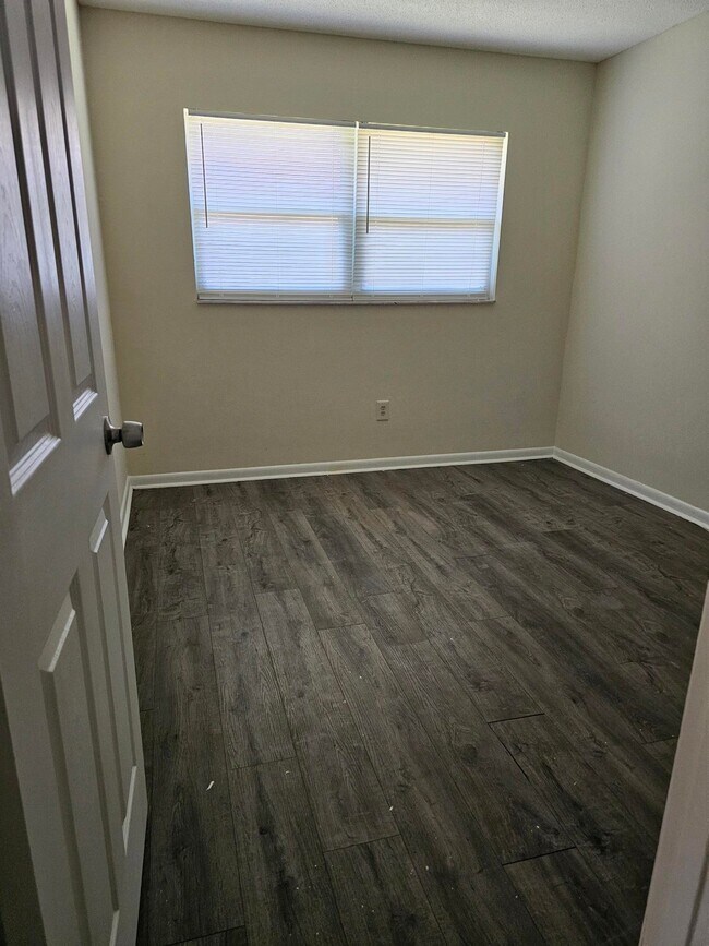 Building Photo - 1512 Colmar Ave