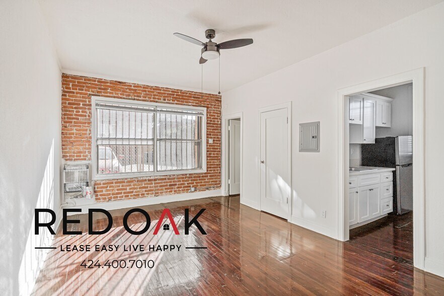 Primary Photo - 245 N Kenmore Ave