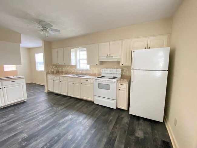 Building Photo - 414 Plum St