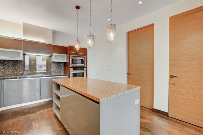 Building Photo - 3750 Las Vegas Blvd S