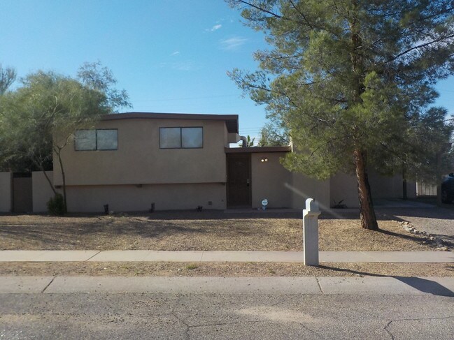 Primary Photo - 8100 E Kenyon Dr