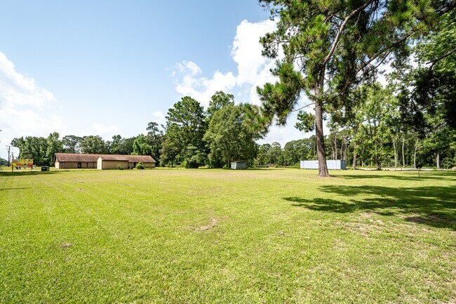 Building Photo - 10994 Fostoria Rd