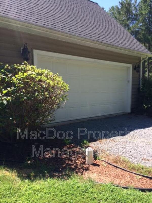 Building Photo - 1265 Ullainee Rd