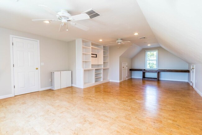 Building Photo - 24 Longshank Cir
