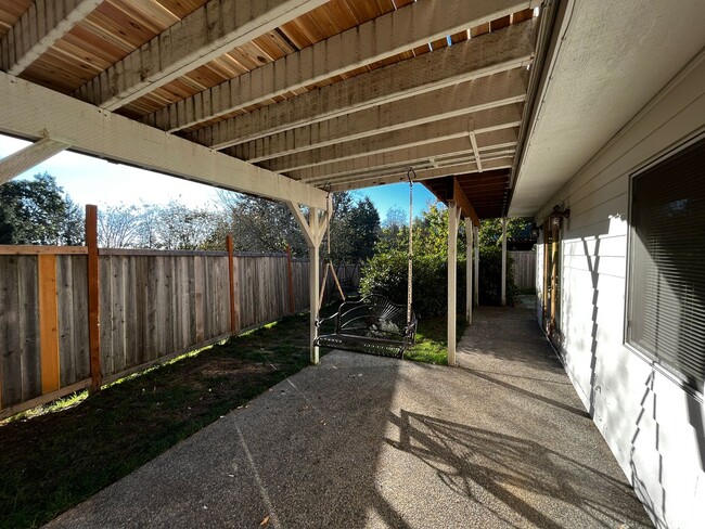 Building Photo - 4 Bedroom, 3 Car Garage Home in CK School ...