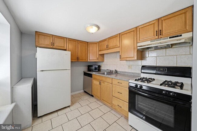 Building Photo - 924 S 10th St