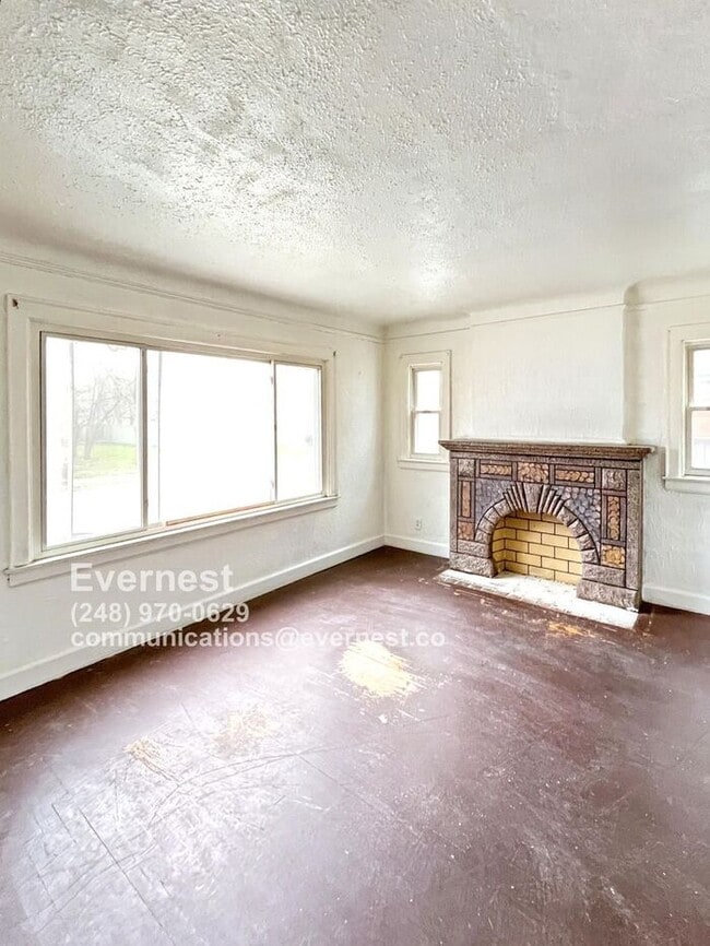 Building Photo - Cozy 2-Bedroom Duplex in a Convenient Loca...