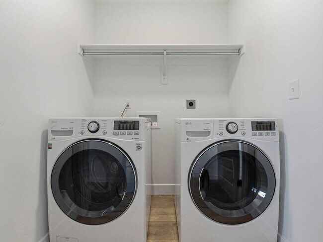 Building Photo - RES_VANDERWATT_866